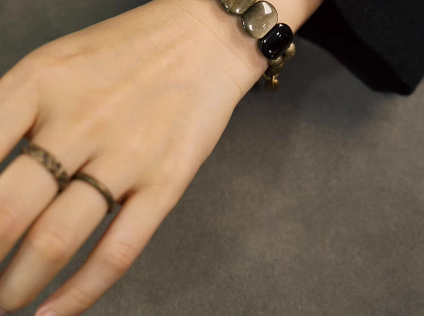 Chinese Cat's Eye Obsidian Bracelet, detail view of the handcrafted silver bracelet