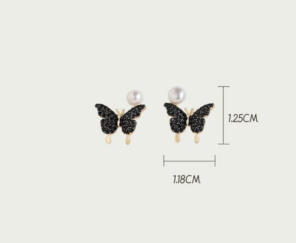 Elegance Earrings, detail view of the handcrafted silver earrings