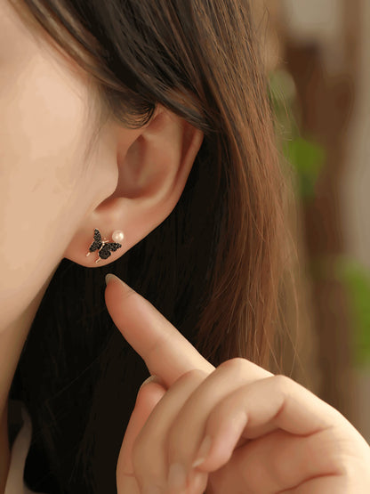 Elegance Earrings, detail view of the handcrafted silver earrings