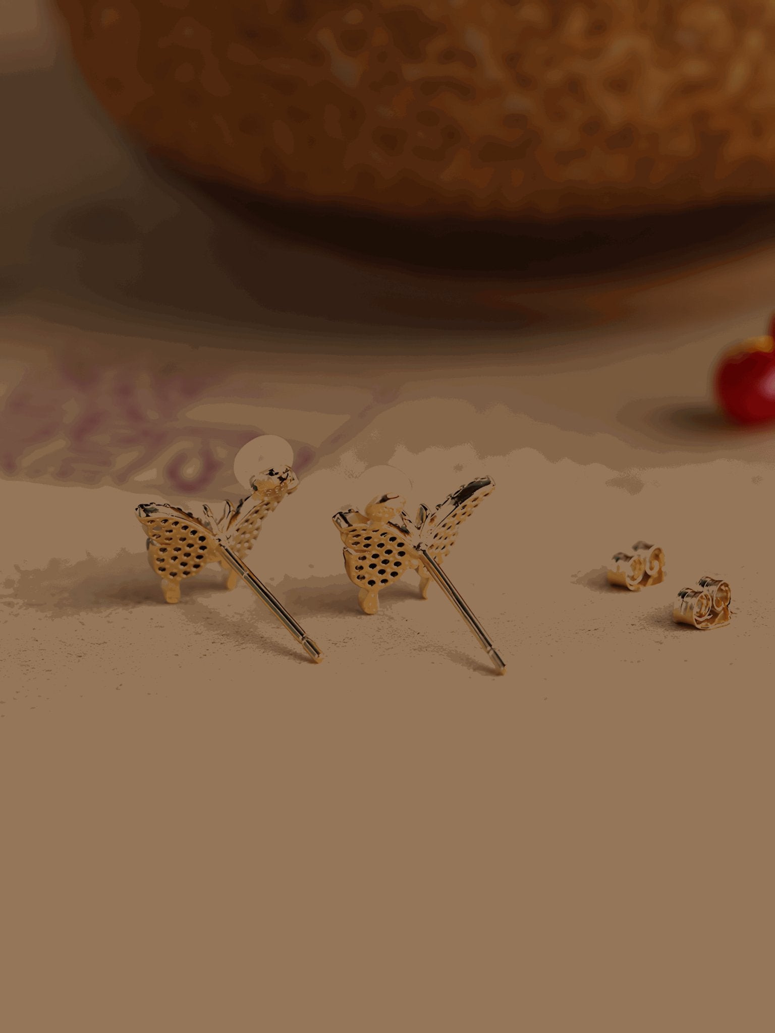 Elegance Earrings, detail view of the handcrafted silver earrings