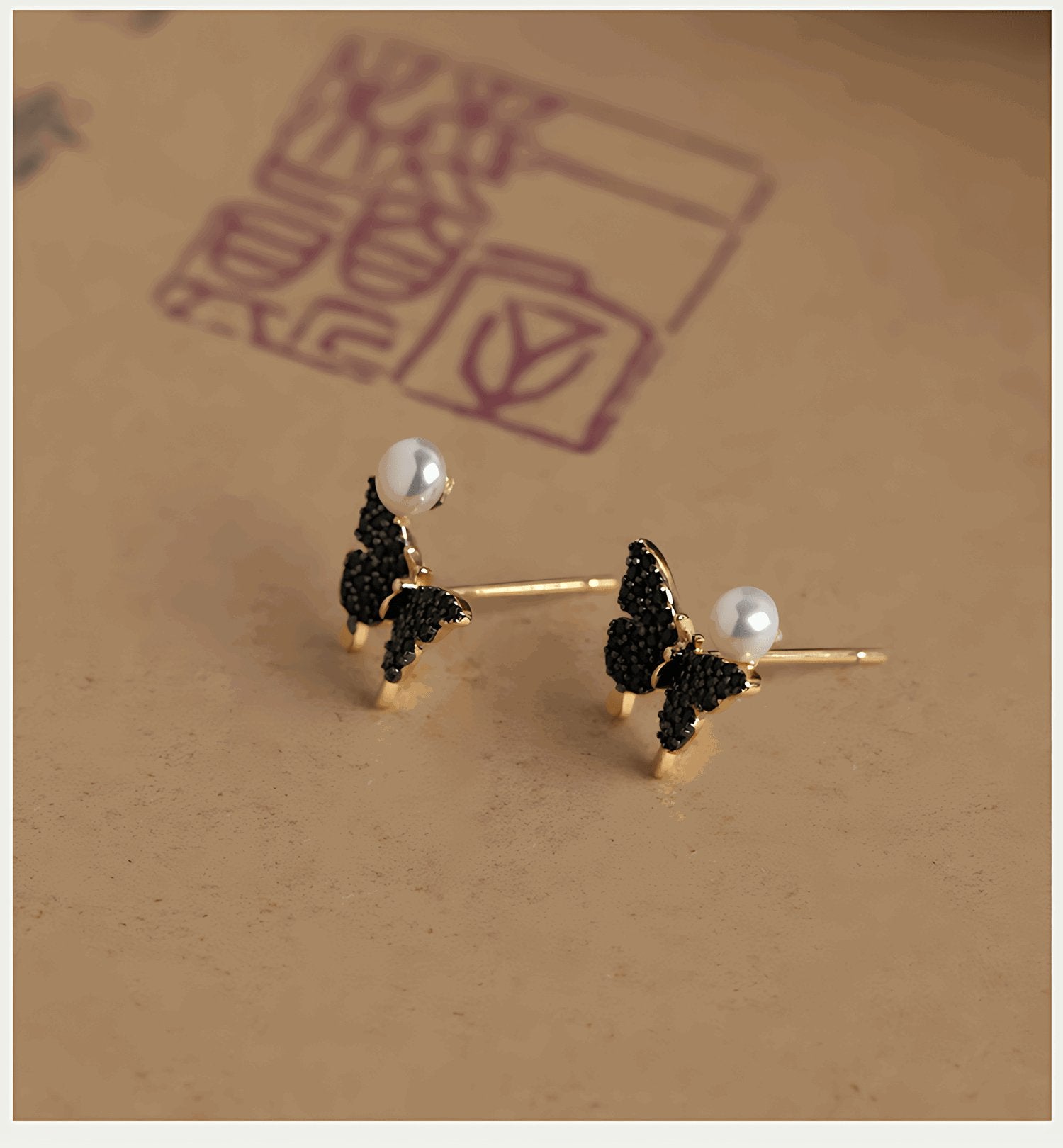 Elegance Earrings, detail view of the handcrafted silver earrings