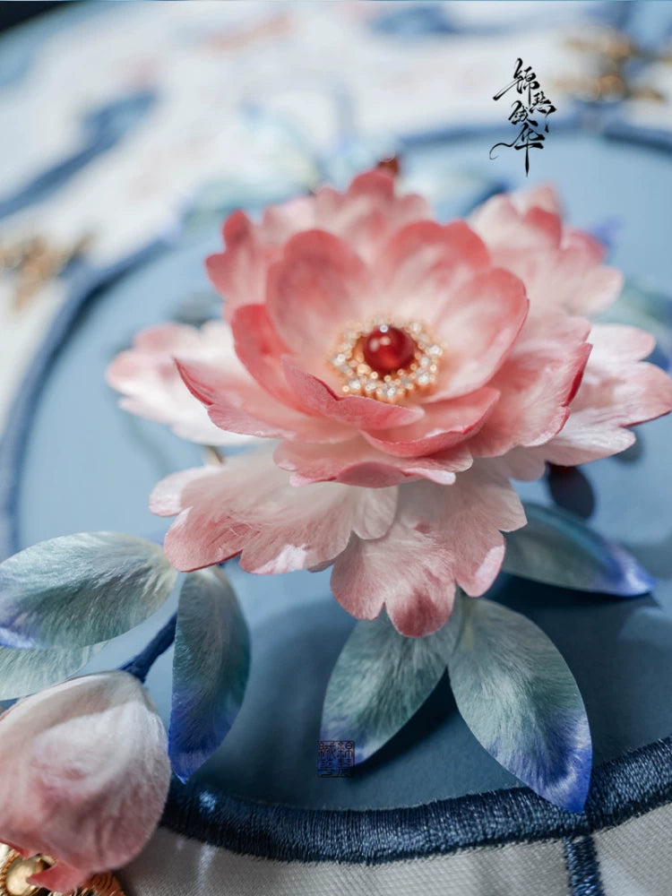 Feiyun Diexiu Handmade Silk Ronghua Flower Hair Comb, detail view of the handcrafted silk velvet flower hair comb