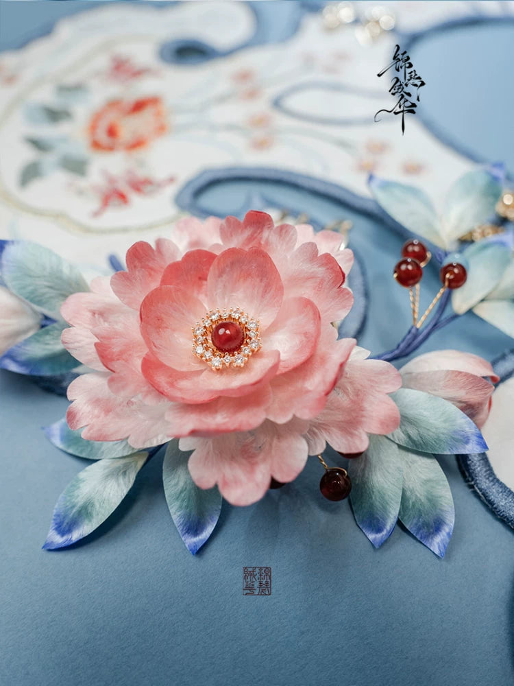 Feiyun Diexiu Handmade Silk Ronghua Flower Hair Comb, detail view of the handcrafted silk velvet flower hair comb