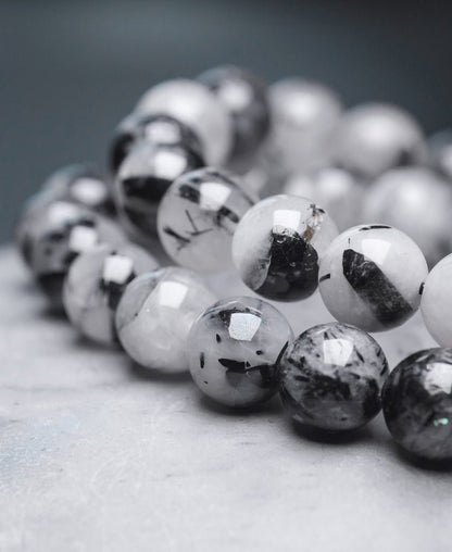 Chinese crystal bracelet with ink wash, detail view of the handcrafted silver bracelet