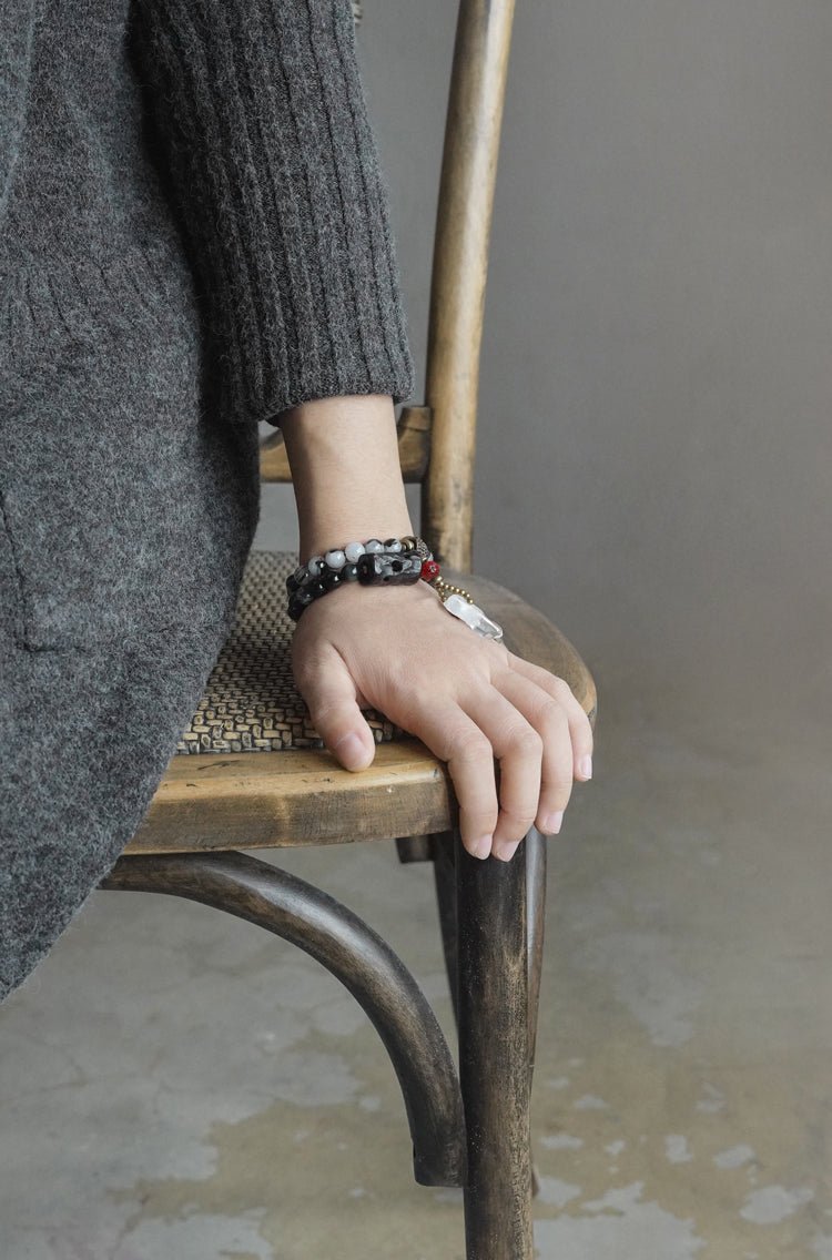 Chinese crystal bracelet with ink wash, detail view of the handcrafted silver bracelet
