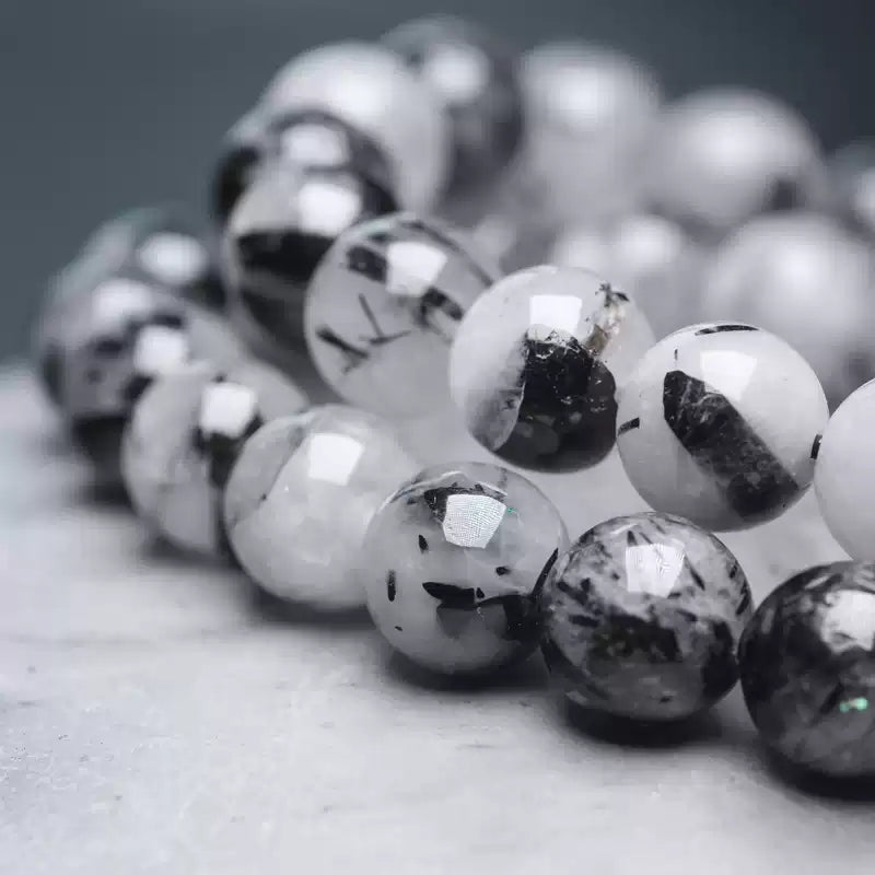 Chinese crystal bracelet with ink wash, detail view of the handcrafted silver bracelet