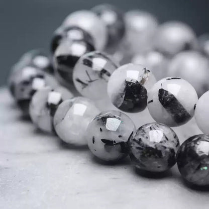 Chinese crystal bracelet with ink wash, detail view of the handcrafted silver bracelet