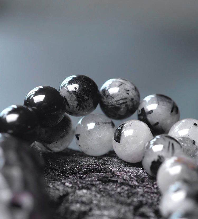 Chinese crystal bracelet with ink wash, detail view of the handcrafted silver bracelet