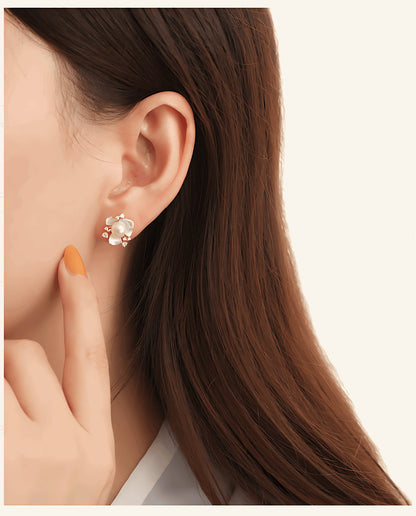 Pearl Flower Gold Plated Earrings, detail view of the handcrafted pearl earrings