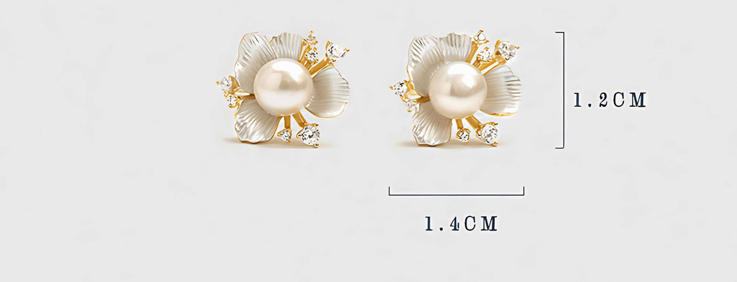 Pearl Flower Gold Plated Earrings, detail view of the handcrafted pearl earrings