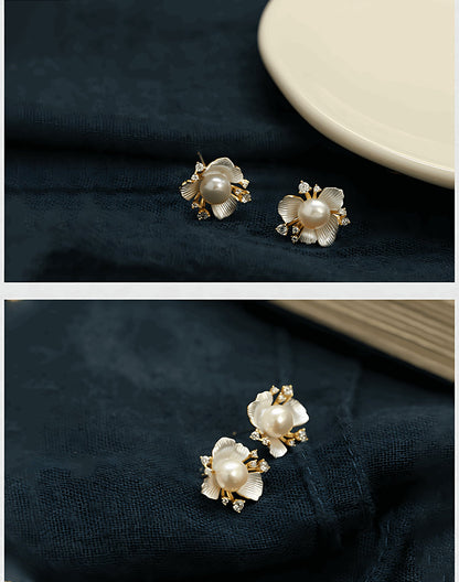 Pearl Flower Gold Plated Earrings, detail view of the handcrafted pearl earrings
