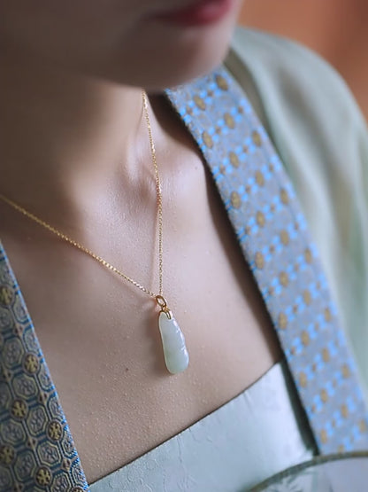 Grenn Bean Jade Necklace | Stylish Jade Jewelry