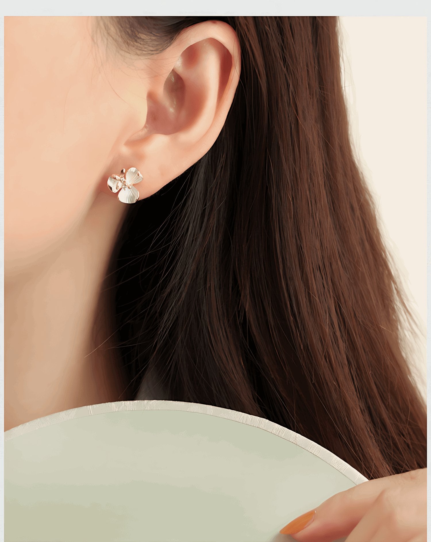 Tiny Flower Earring, detail view of the handcrafted silver earrings